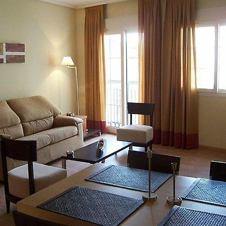 Apartahotel Alcala Centro Alcalá de Henares Zimmer foto
