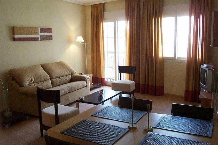 Apartahotel Alcala Centro Alcalá de Henares Zimmer foto