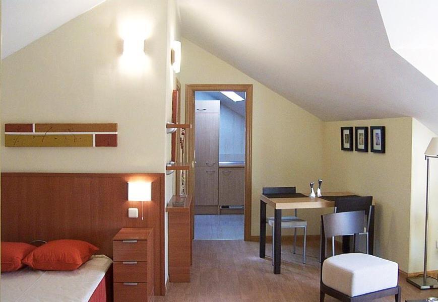Apartahotel Alcala Centro Alcalá de Henares Zimmer foto